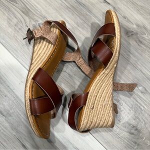 Amazon Essentials Tan and Brown Women's Sandals